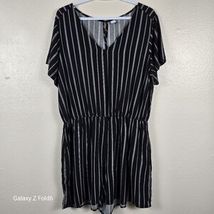 Old‎ Navy Black White Striped V-Neck Romper XL Short Sleeve 100% Rayon One Piece